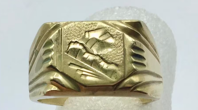 Vintage zegelring heren goud. Vintage zegelring heren goud.