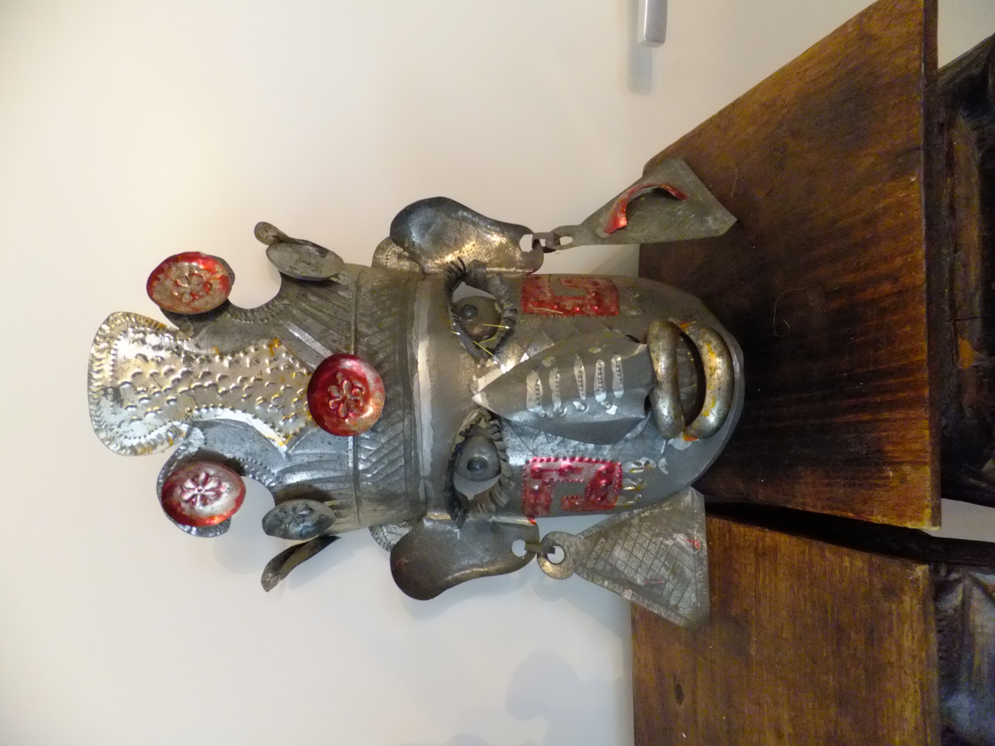 Metalen maskertje
