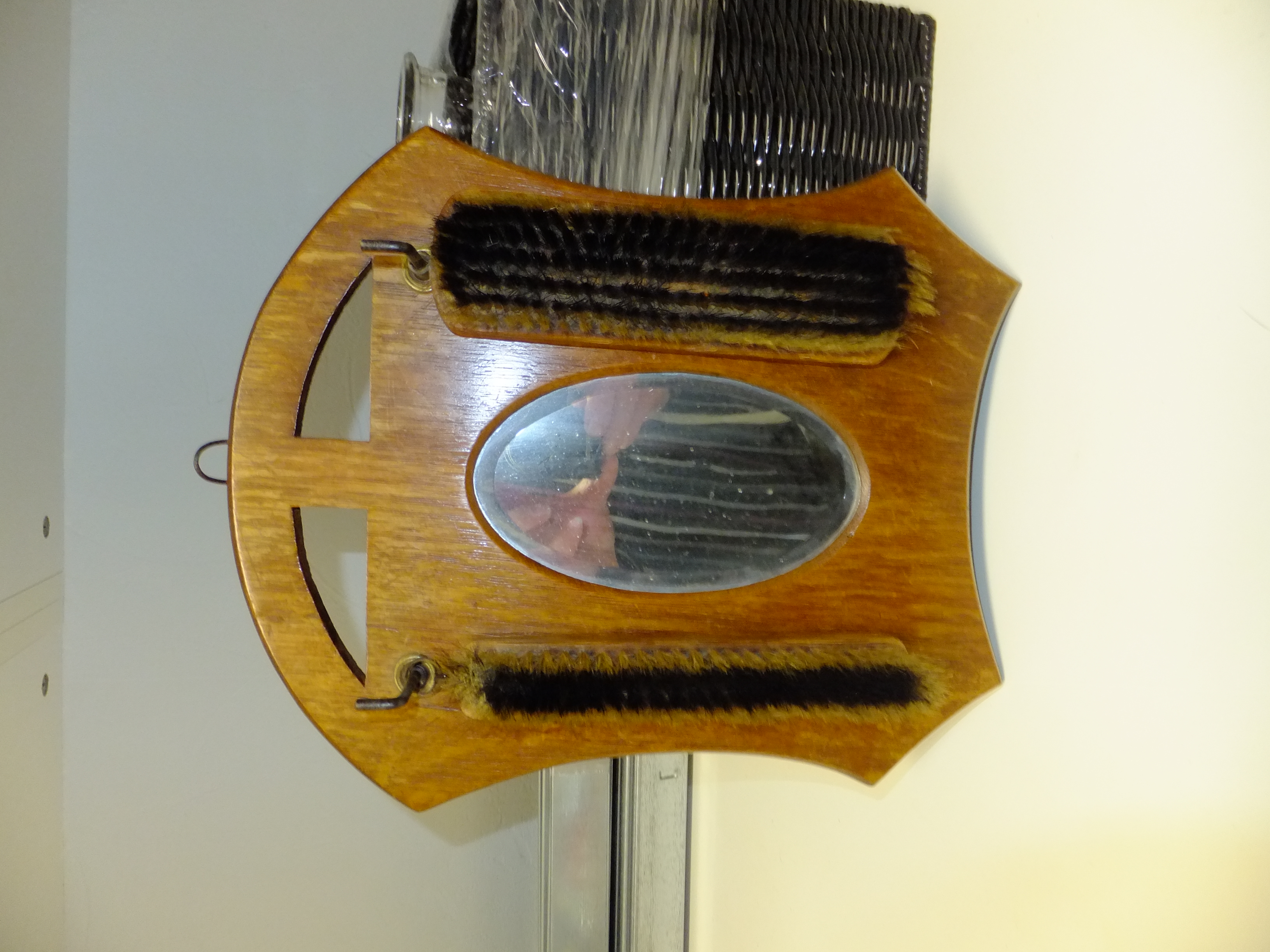 Vintage eiken halspiegel met 2 borstels – facetgeslepen spiegel – ca. 1960