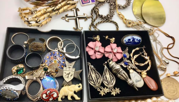 Vintage sieraden groot lot oude sieraden Vintage sieraden groot lot oude sieraden