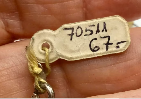 Vintage ketting met parels. Het oude prijskaartje zit er nog aan. 