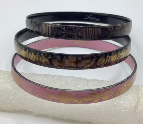 Vintage armband emaille Laureana gemerkt 2 stuks roze zwart 