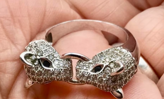 Vintage ring Panter koppen ring panter Swarovski stenen Vintage ring Panter koppen ring panter Swarovski stenen