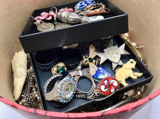 Vintage sieraden groot lot oude sieraden Vintage sieraden groot lot oude sieraden