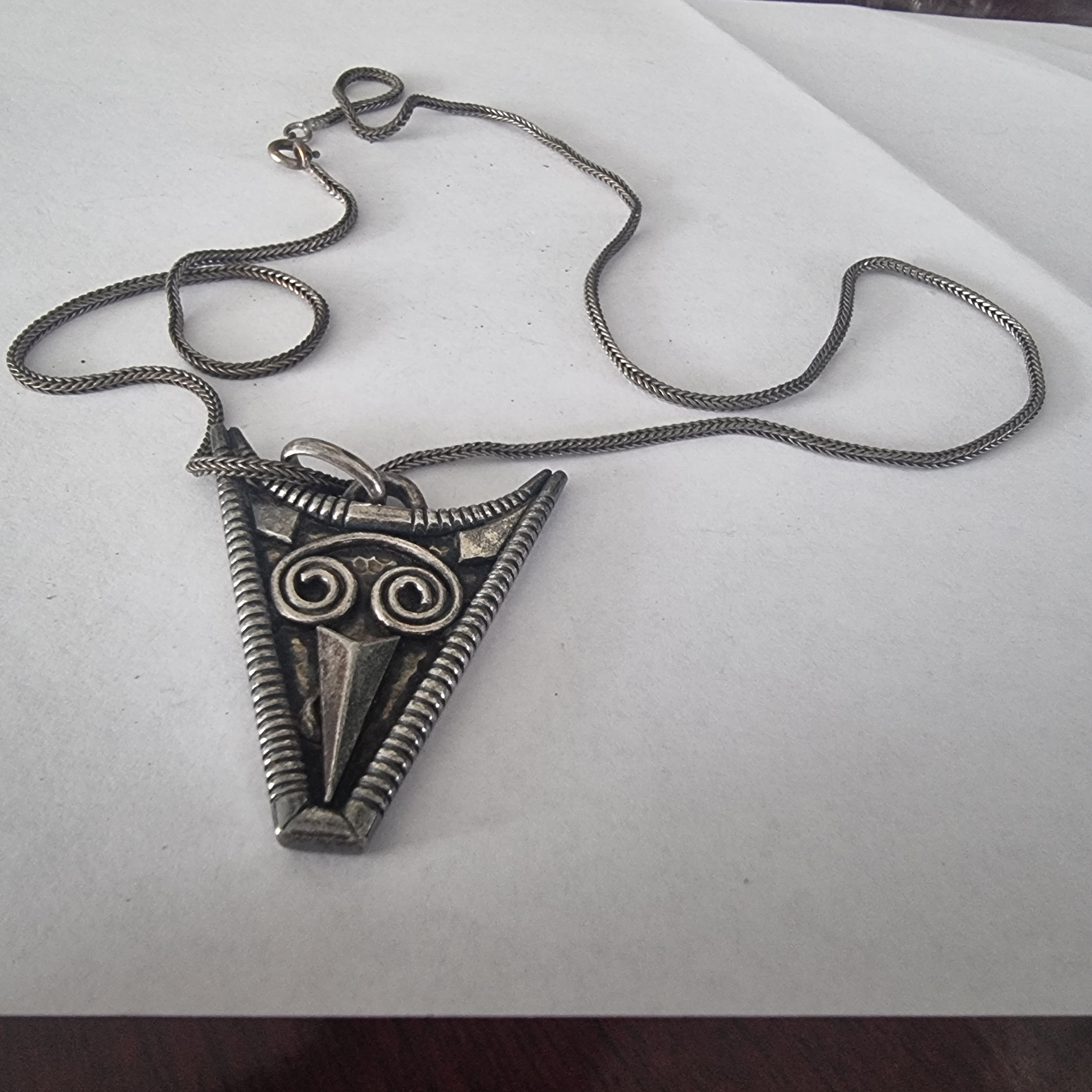 Vintage Modernist ketting gemerkt DLH Frankrijk pijl hanger