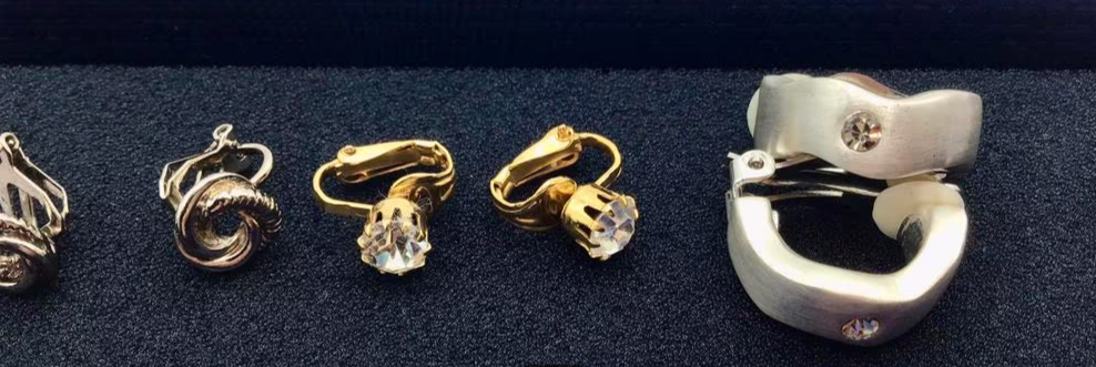 Vintage lot oorbellen staal kristallen aquamarijn 4 paar Vintage lot oorbellen staal kristallen aquamarijn 4 paar