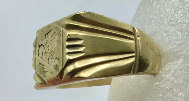 Vintage zegelring heren goud. Vintage zegelring heren goud.