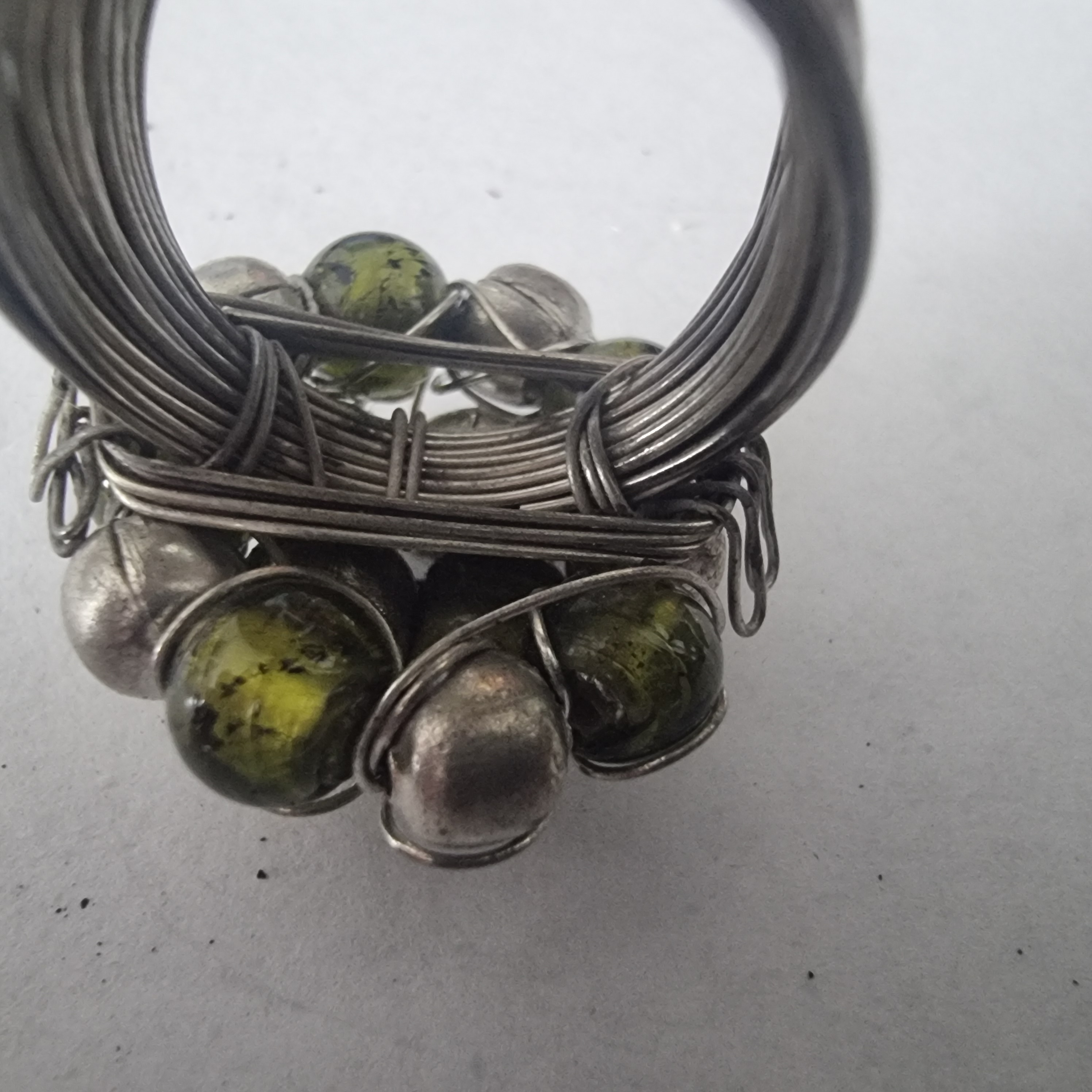 Vintage ring groen glas etnisch zilver handgemaakt.