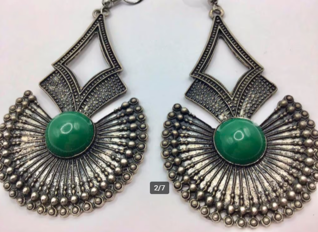 Vintage oorbellen Etnische oorbellen ijzer groene steen