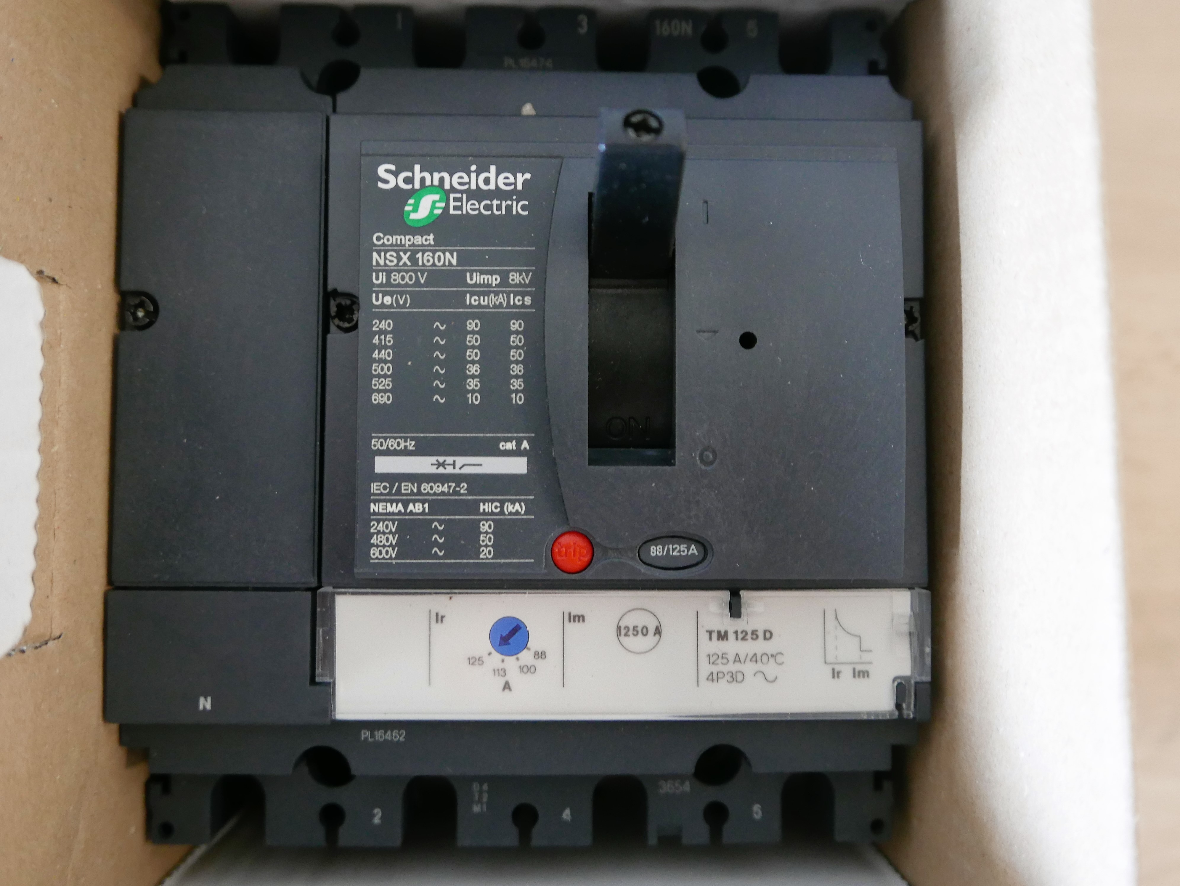 Schneider Electric LV430851 vermogensschakelaar voor trafo-, generator- en installatiebeveiliging
